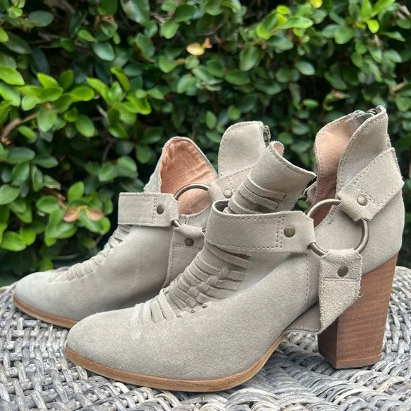 Seychelles Women's Beige Suede Ankle Booties 8 - Picture 2 of 6